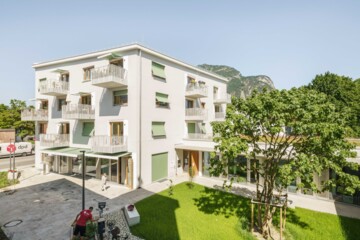 Das LEIFHEIT SeniorenWohnen bietet 24 Wohnungen für Seniorinnen und Senioren.